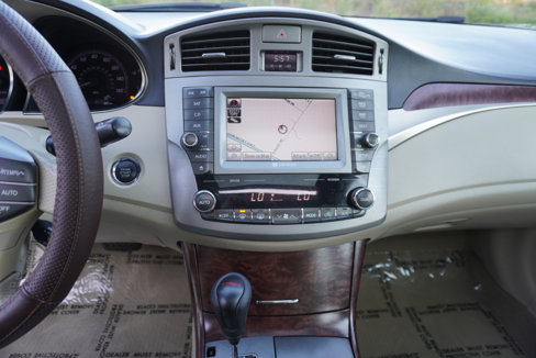 Used 2011 Toyota Avalon Limited image 16