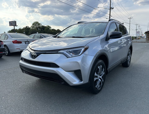 Used 2017 Toyota RAV4 LE image 3