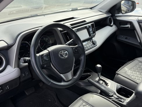 Used 2016 Toyota RAV4 XLE image 3