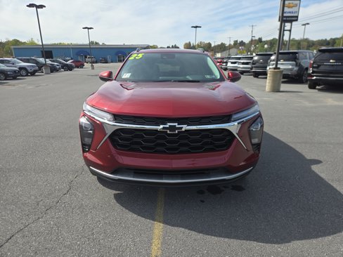 Used 2025 Chevrolet Trax LT w/ Driver Confidence Package image 9