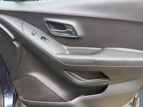 Used 2018 Chevrolet Trax LS image 17