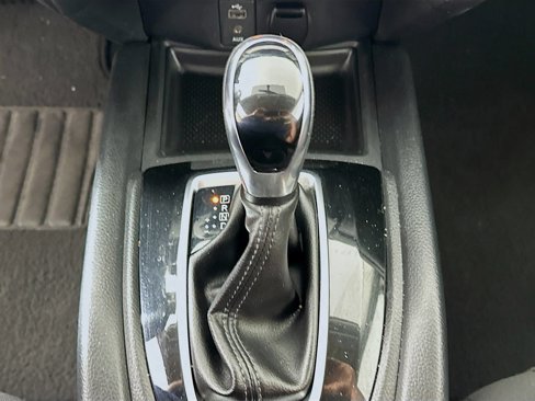Used 2017 Nissan Rogue SV w/ SV Premium Package image 24