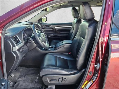 Used 2018 Toyota Highlander XLE image 16