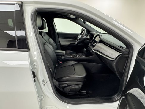 Used 2024 Jeep Compass Latitude image 14