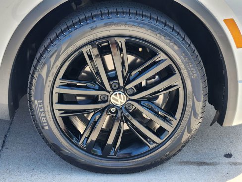 Used 2022 Volkswagen Tiguan SE R-Line image 15