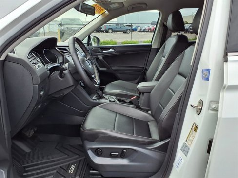 Used 2021 Volkswagen Tiguan SE image 9