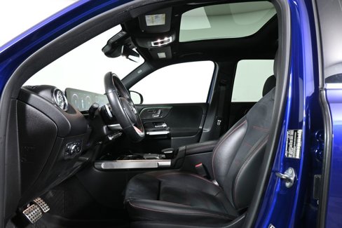 Used 2021 Mercedes-Benz GLB 250 4MATIC image 3