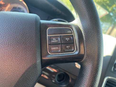 Used 2019 Dodge Grand Caravan SE w/ UConnect Hands-Free Group image 22