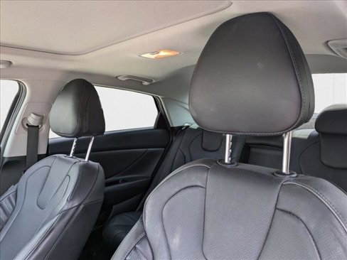 Used 2022 Hyundai Elantra Limited image 5