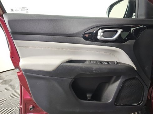 Certified 2022 Jeep Compass Limited image 10