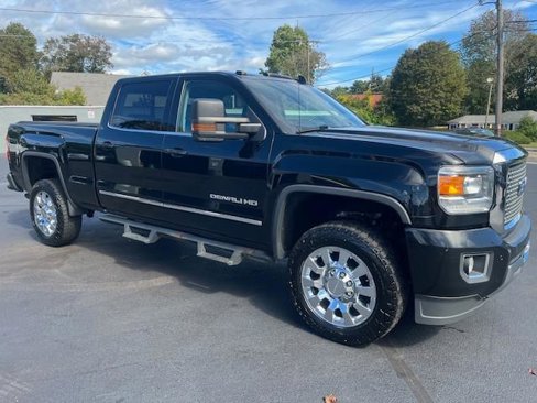 Used 2017 GMC Sierra 2500 Denali image 1