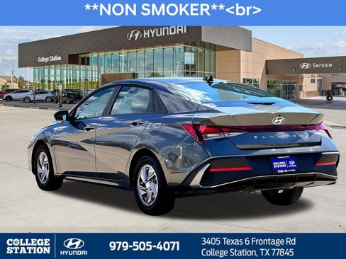 Used 2025 Hyundai Elantra SE image 5