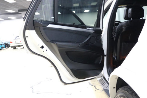 Used 2011 BMW X5 xDrive50i image 17