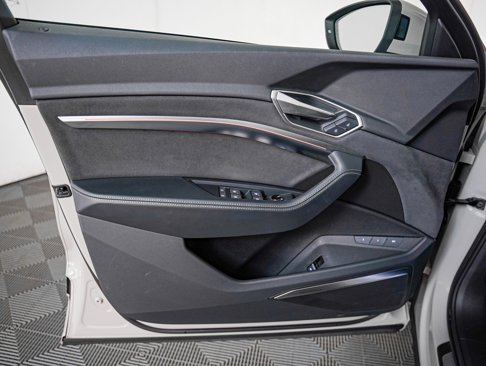 Used 2022 Audi e-tron Prestige w/ Prestige Package image 24