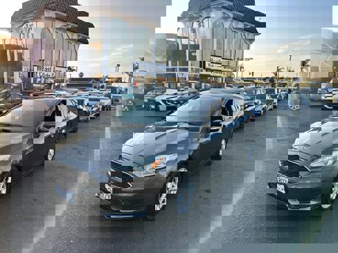 Used 2016 Ford Focus SE image 1