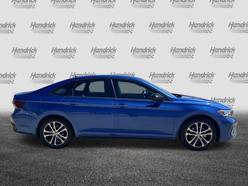 Used 2022 Volkswagen Jetta Sport image 11