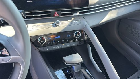 Used 2023 Hyundai Elantra SEL w/ Convenience Package image 20