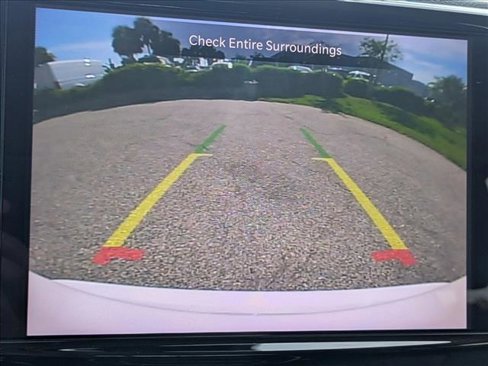 Used 2022 Chrysler Pacifica Touring-L image 13