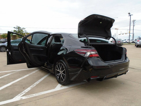 Used 2021 Toyota Camry SE image 25