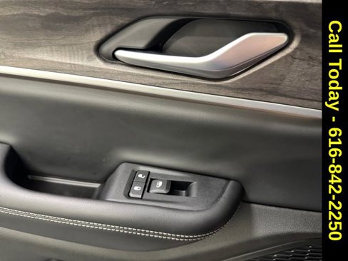 Used 2023 Jeep Grand Cherokee Limited image 18