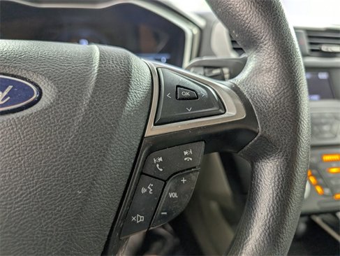 Used 2017 Ford Fusion SE image 27