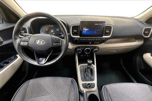 Used 2023 Hyundai Venue Limited image 15