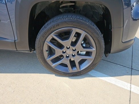 Used 2021 Jeep Renegade Latitude image 10