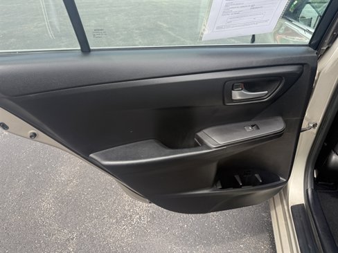 Used 2015 Toyota Camry LE image 22