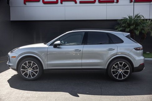 Certified 2023 Porsche Cayenne image 2