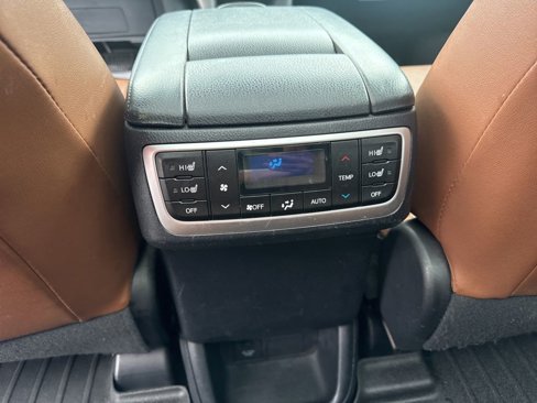 Used 2018 Toyota Highlander Limited Platinum image 26