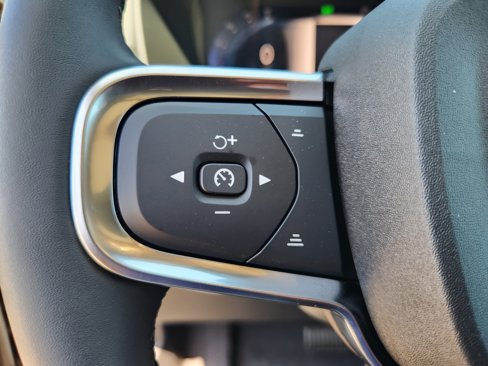 New 2025 Volvo XC40 B5 Core w/ Protection Package image 31