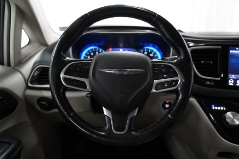 Used 2020 Chrysler Pacifica Touring-L Plus w/ Tire & Wheel Group image 19