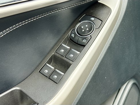 Used 2022 Ford Explorer XLT image 17