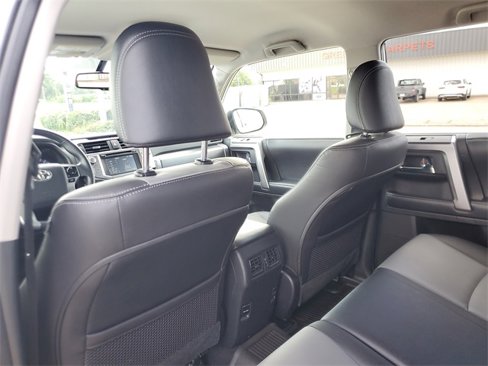 Used 2017 Toyota 4Runner SR5 Premium image 11