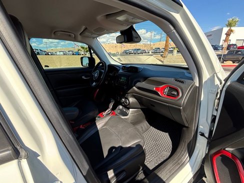 Used 2016 Jeep Renegade Trailhawk w/ Premium Trailhawk Package image 45