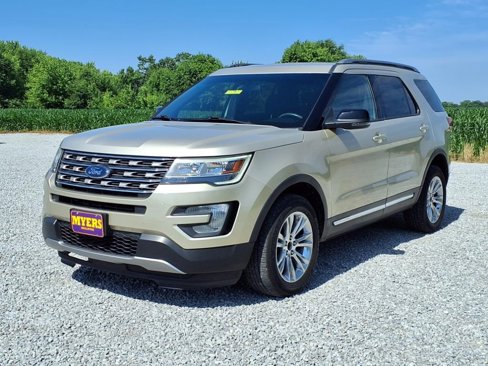 Used 2017 Ford Explorer XLT image 25