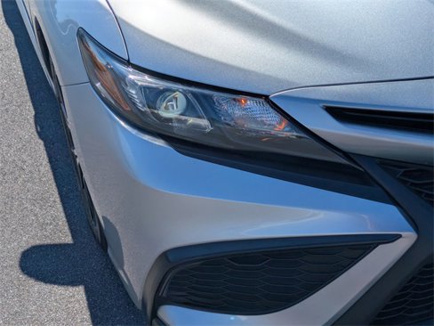 Used 2024 Toyota Camry SE image 10