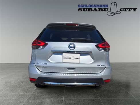 Used 2017 Nissan Rogue SV image 8