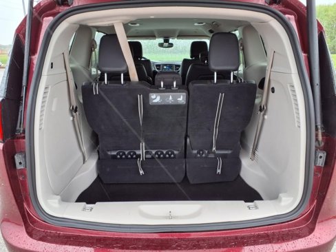 Used 2020 Chrysler Pacifica Touring-L image 29