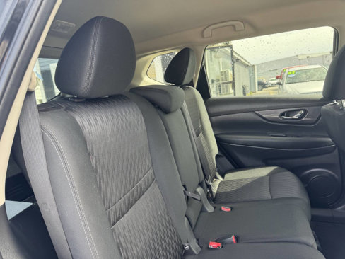 Used 2019 Nissan Rogue SV image 29