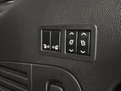 Used 2015 Cadillac Escalade Luxury image 38