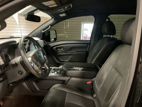 Used 2018 Nissan Titan SL w/ Midnight Edition image 9