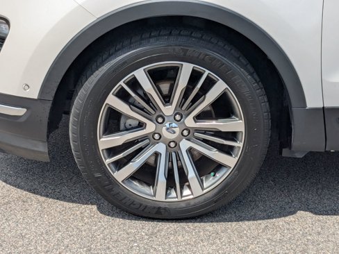 Used 2018 Ford Explorer Platinum image 3
