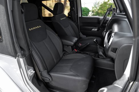 Used 2013 Jeep Wrangler Sahara w/ Dual Top Group image 28