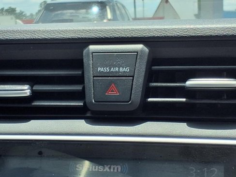 Used 2021 Nissan Versa SR image 10