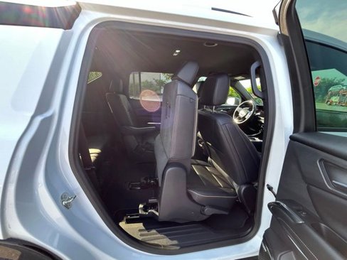 Used 2024 Chevrolet Traverse RS image 35