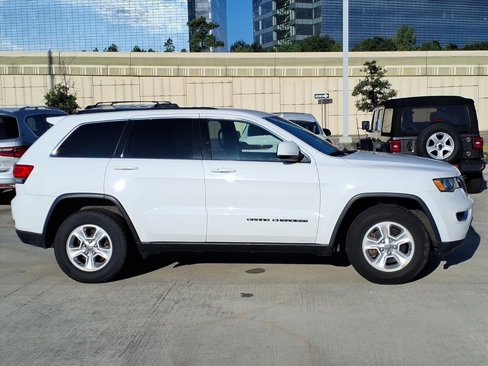 Used 2017 Jeep Grand Cherokee Laredo image 8