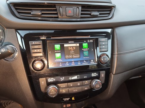 Used 2020 Nissan Rogue SL image 16