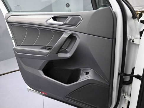 Used 2022 Volkswagen Tiguan SE R-Line image 12
