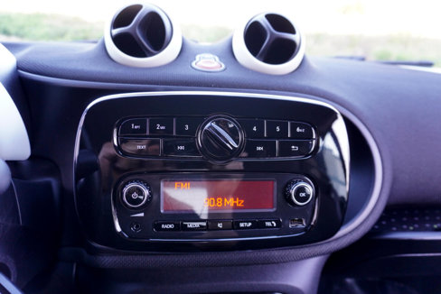 Used 2016 smart fortwo pure image 12